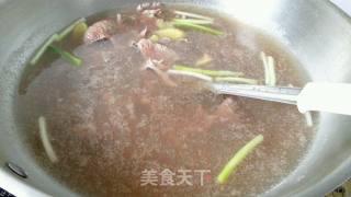 西红柿炖牛肉汤的做法步骤：5