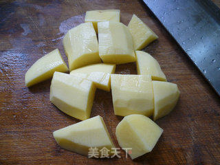 蟹柳土豆排骨汤的做法步骤：2