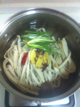 凉拌豆腐丝的做法步骤：3