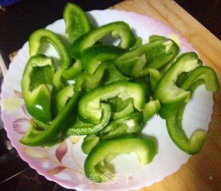 青椒牛肉的做法步骤：3