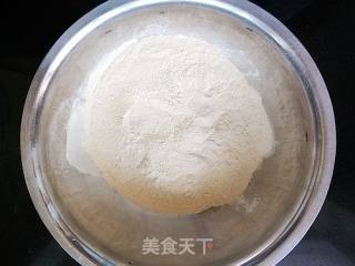 凉拌红薯饸烙面的做法步骤：1