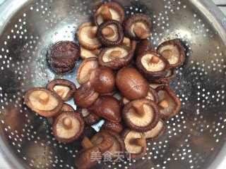 鱼香粉丝香菇煲的做法步骤：1