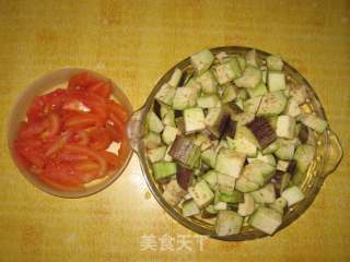 西红柿烧茄子的做法步骤：2