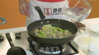 冬菇焖鸭掌的做法步骤：4