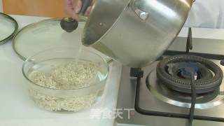 肉茸捞面的做法步骤：1