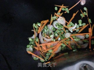 绝佳的酱汁——双汁炒乌冬的做法步骤：5