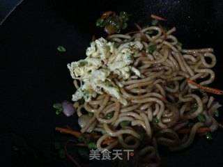 绝佳的酱汁——双汁炒乌冬的做法步骤：8