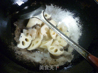 剁椒丝瓜炒莲藕的做法步骤：6