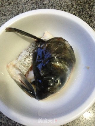 鱼头豆腐汤的做法步骤：1