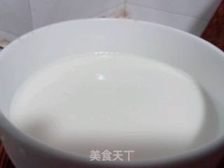 牛奶炖蛋的做法步骤：2