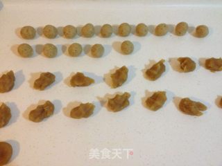莲蓉栗子月饼的做法步骤：4
