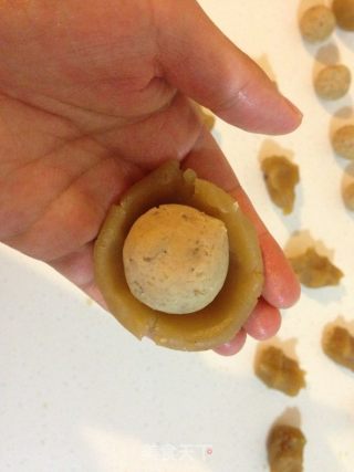 莲蓉栗子月饼的做法步骤：5