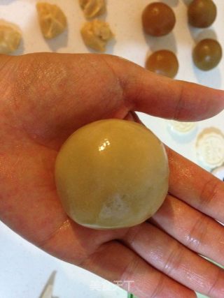 莲蓉栗子月饼的做法步骤：8