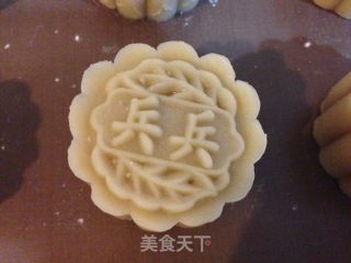 莲蓉栗子月饼的做法步骤：10