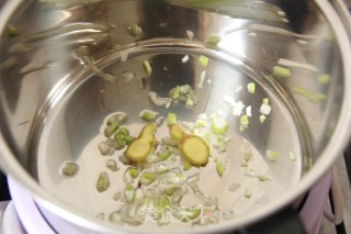 秋季淡补——【家常焖茄子】的做法步骤：2