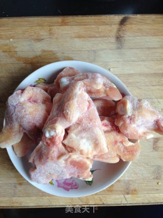 卤鸡翅根的做法步骤：1