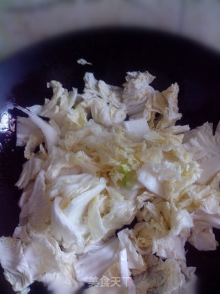丸子白菜---鱼丸、鱼豆腐、虾饺大集合的做法步骤：2