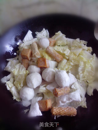 丸子白菜---鱼丸、鱼豆腐、虾饺大集合的做法步骤：3