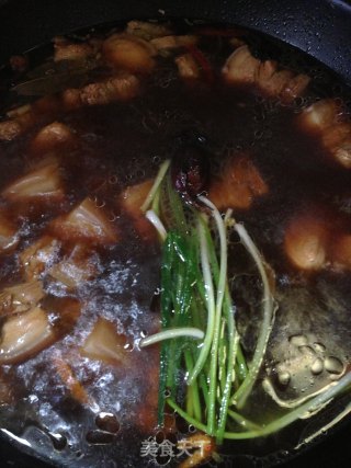 肉夹馍的做法步骤：1