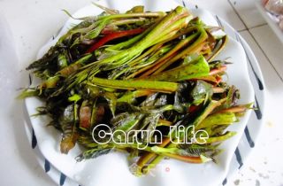 飘香嫩芽菜“香椿煎蛋”的做法步骤：1