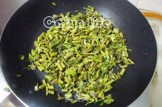 飘香嫩芽菜“香椿煎蛋”的做法步骤：6