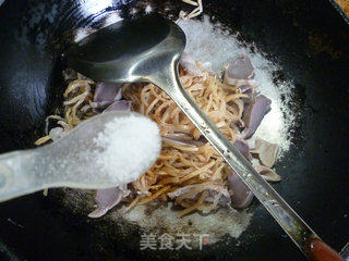 萝卜丝炒鸭胗的做法步骤：7