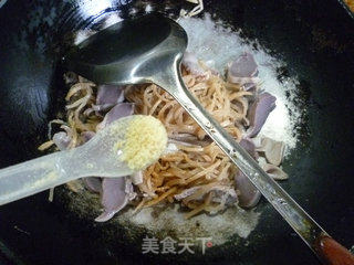 萝卜丝炒鸭胗的做法步骤：8