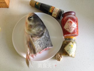 双色剁椒鱼头的做法步骤：1