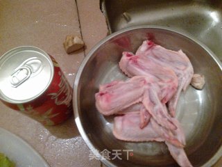 香草可乐鸡翅的做法步骤：1