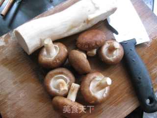 黑椒煎菌菇的做法步骤：1