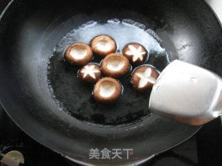 黑椒煎菌菇的做法步骤：3