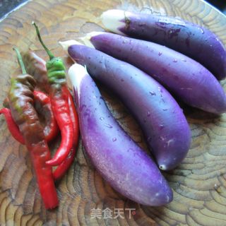 剁椒煎茄子的做法步骤：1