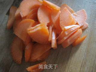 肉炒胡萝卜杏鲍菇的做法步骤：2