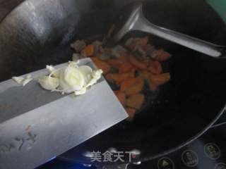肉炒胡萝卜杏鲍菇的做法步骤：6