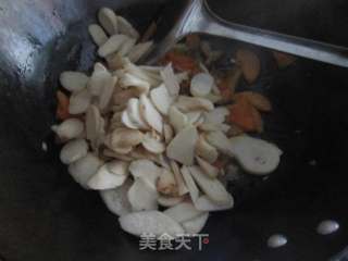 肉炒胡萝卜杏鲍菇的做法步骤：7