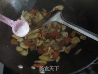 肉炒胡萝卜杏鲍菇的做法步骤：10