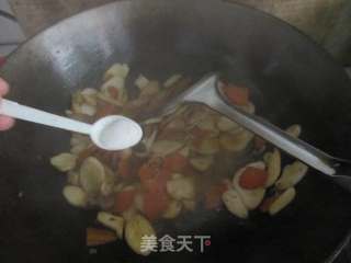 肉炒胡萝卜杏鲍菇的做法步骤：11