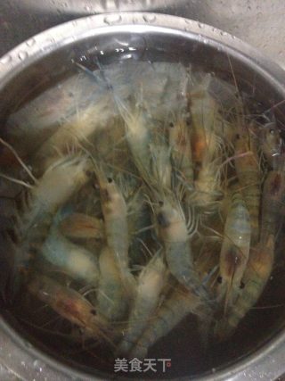 家常虾的做法步骤：1