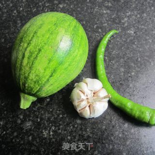 蒜米南瓜的做法步骤：1