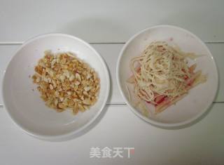 【清凉杂果鸡丝凉面】夏末做上一款清新讨喜的凉面的做法步骤：3