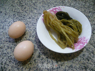 玉米馒头夹咸菜鸡蛋的做法步骤：1
