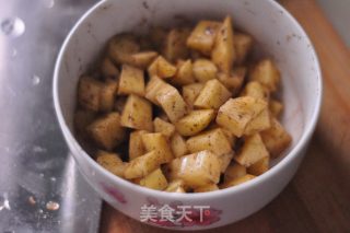 黑椒牛肉土豆迷你串的做法步骤：2