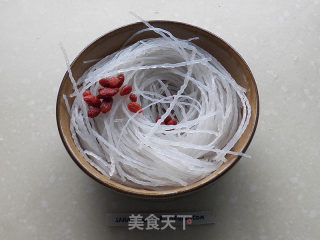 凉拌魔芋粉丝 减肥代餐推荐美食的做法步骤：1