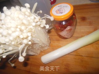 剁椒金针菇的做法步骤：1