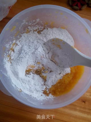 最简单易做金黄南瓜饼的做法步骤：4