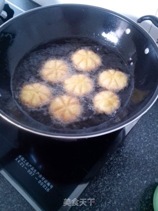 最简单易做金黄南瓜饼的做法步骤：12