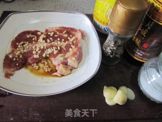 黑椒煎猪扒配土豆泥的做法步骤：3