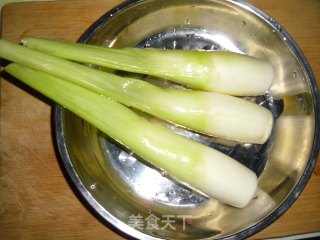 油淋茭白的做法步骤：1