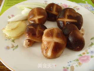 【参芪香菇大骨汤】家庭养生汤的做法步骤：4