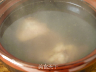 【参芪香菇大骨汤】家庭养生汤的做法步骤：6